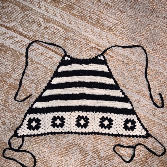 Halter crop top - Picture 2 of 2